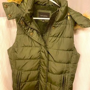 Banana Republic Fill Zip Puffer Vest Size M